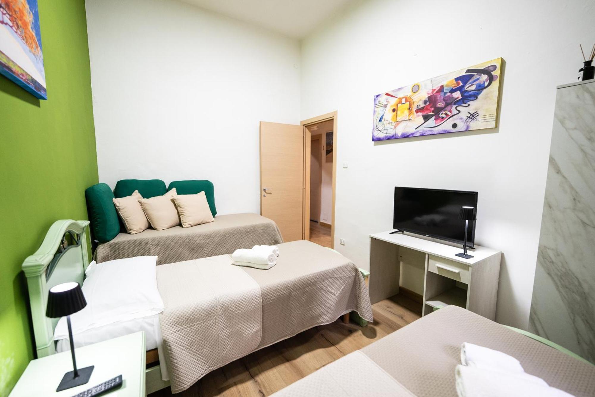 Home Josephine, A Due Passi Dalla Reggia Caserta Exterior photo